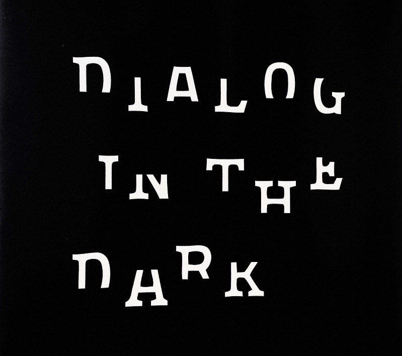 「Dialog in the Dark」(ダイアログ・イン・ザ・ダーク)のロゴ=栗田慎一撮影