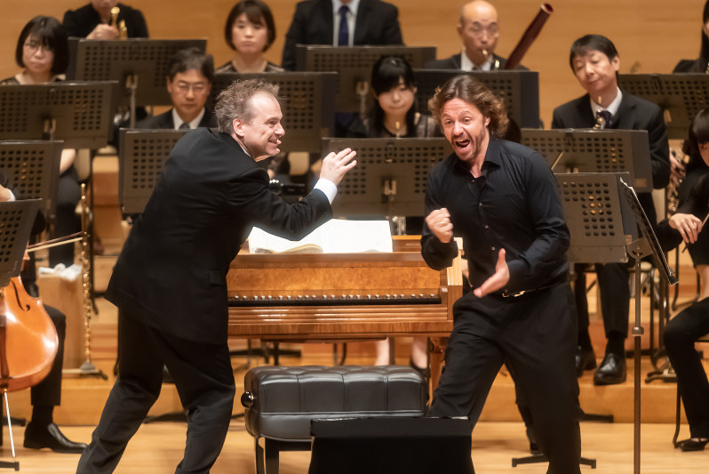 昨年「フィガロの結婚」を演奏会形式で上演したジョナサン・ノットと東京交響楽団。両者は2020年10月、「トリスタンとイゾルデ」に取り組む=撮影:池上直哉 提供:東京交響楽団