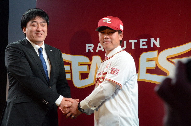 鈴木大地、楽天に 背番号はロッテ時代と同じ「7」 入団会見 [写真特集3
