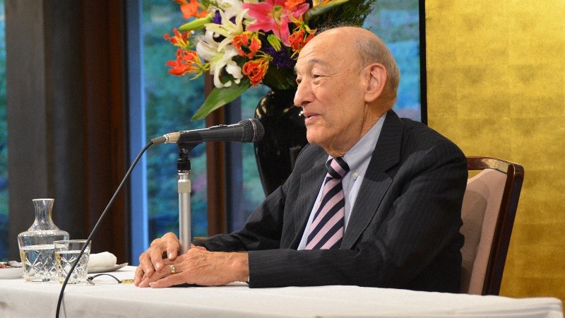 「転換期の日中米関係」をテーマに講演するエズラ・ボーゲル氏=2019年11月22日、田中学撮影