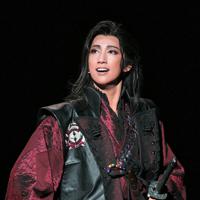 無口な孤高の剣士を好演した真風涼帆＝宝塚大劇場で