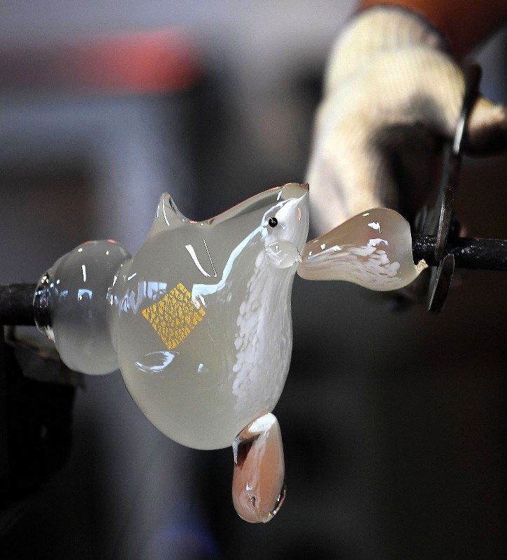 透明感と色彩美しく キラキラ子年のガラス細工 [写真特集1/8] | 毎日新聞