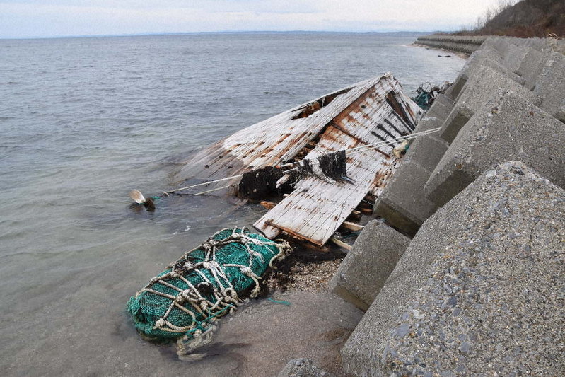 未処理続く男鹿の漂着木造船 自治体の負担重く 国支援でも課題 秋田 毎日新聞