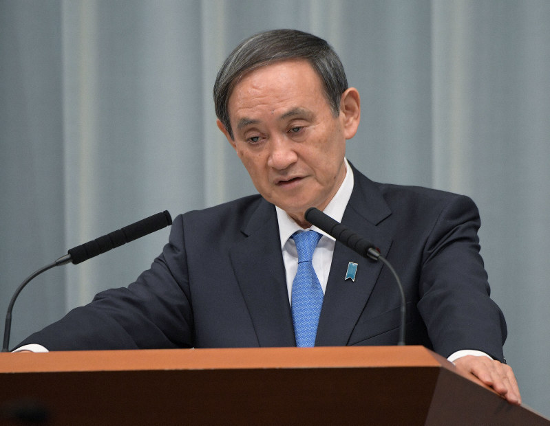 閣議後の記者会見で安倍晋三首相主催の「桜を見る会」を巡る問題などについて答える菅義偉官房長官=首相官邸で2019年11月29日午前10時23分、川田雅浩撮影