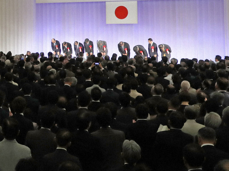 東京都内のホテルで過去に開かれた政治資金パーティー。収入から経費を差し引いた金額を政治活動に充てる