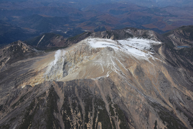 御嶽山噴火から5年 空から息子の足取り追う遺族 毎日新聞