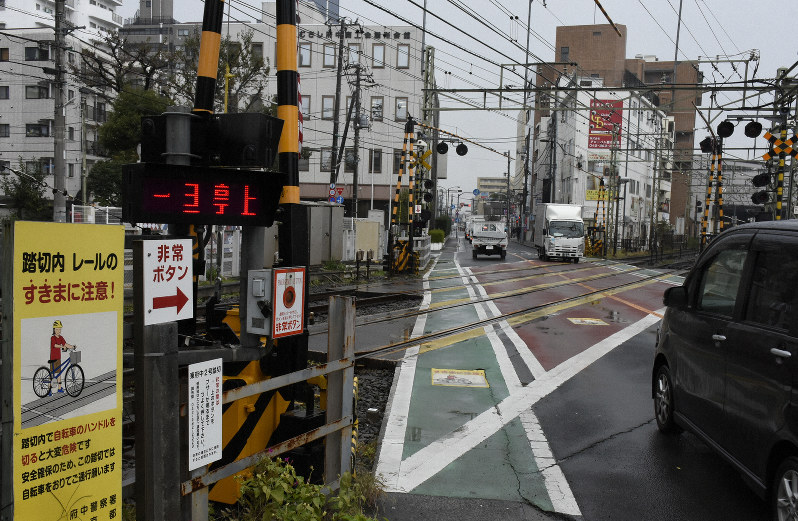 魔の踏切 4人目の高齢者犠牲 立体化の要望届かず 京王線東府中駅近く 毎日新聞