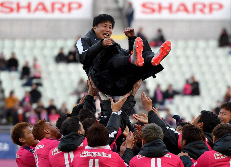 セ大阪 柿谷が劇的な逆転ゴール 藤本康太の本拠地引退試合に花を添える 毎日新聞