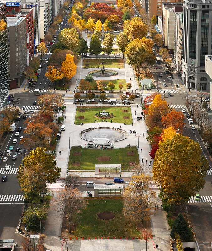 大通公園=札幌市中央区で2019年11月1日、貝塚太一撮影