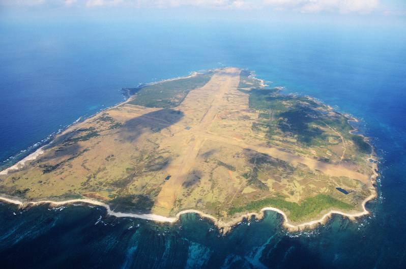 鹿児島県の馬毛島=2018年12月15日、本社ヘリから青木実撮影