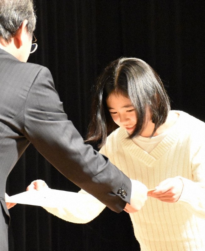 新聞コン入賞者ら表彰 県ｎｉｅ協 独自審査 岩手 毎日新聞