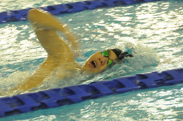 競泳日本代表 念願 国内初の高地プールで合宿 長野 毎日新聞