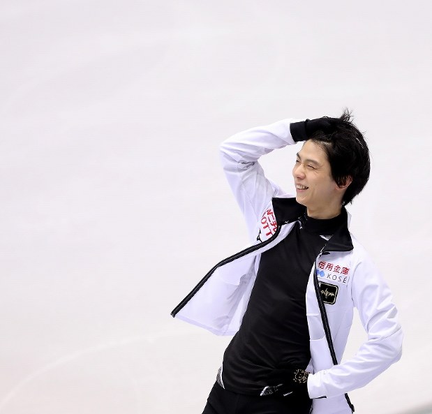 男子フリーの当日練習で笑顔を見せる羽生結弦＝イタリア・トリノのパラベラ競技場で２０１９年１２月７日、貝塚太一撮影