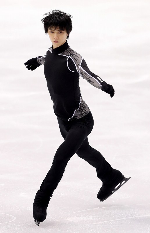 演技を確かめながらフリーの当日練習をする羽生結弦＝イタリア・トリノのパラベラ競技場で２０１９年１２月７日、貝塚太一撮影