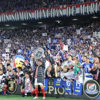 サッカー：横浜F・マリノスが15年ぶりJ1制覇 FC東京降す [写真特集33