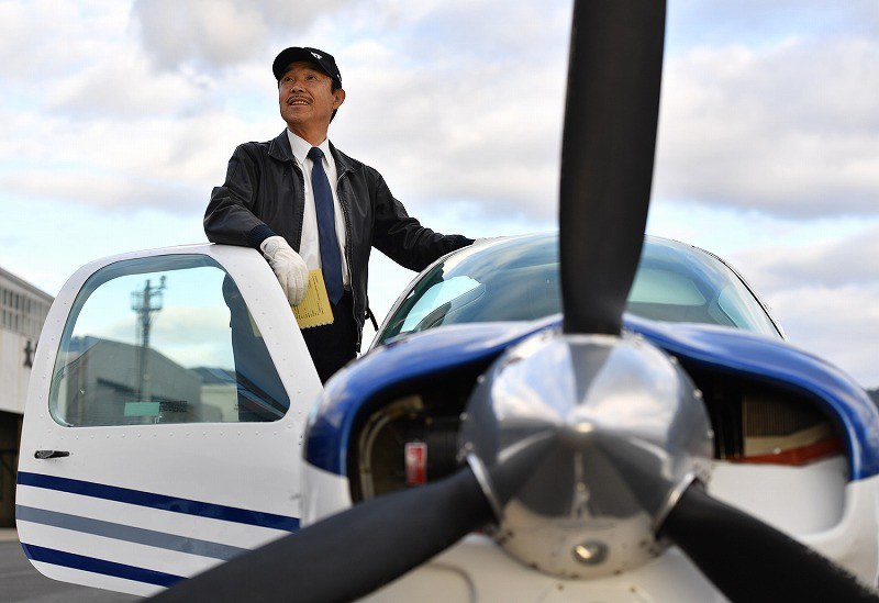全日空グループ元機長 76歳植野さんが飛行時間3万時間達成へ [写真特集