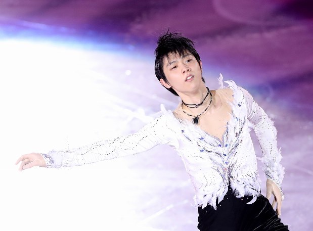 エキシビションで演技する羽生結弦=イタリア・トリノのパラベラ競技場で2019年12月8日、貝塚太一撮影
