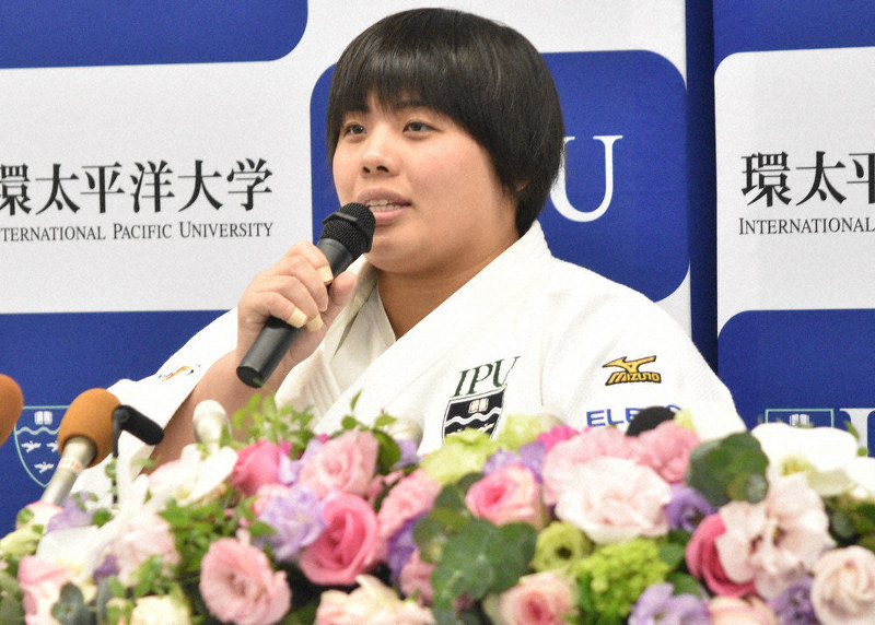 東京五輪代表に決定し、記者会見した素根輝選手=岡山市東区瀬戸町観音寺の環太平洋大学で2、林田奈々撮影