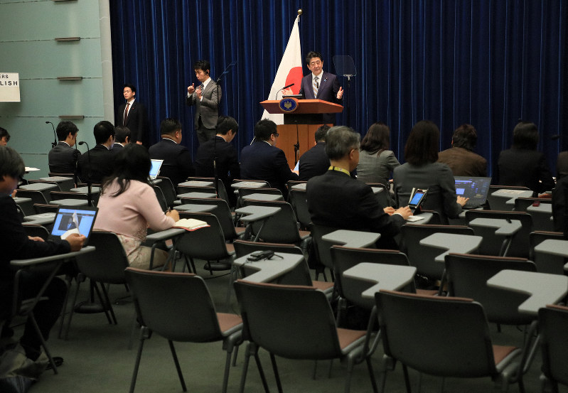 シナリオ でもあるかのよう 首相会見に行ってきた 毎日新聞