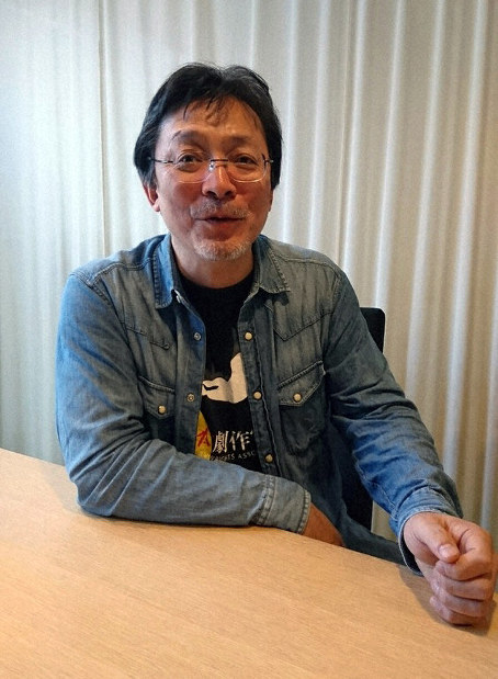新作「憲法くん」で全国を巡回している劇団燐光群の坂手洋二さん=東京都杉並区で、河出伸撮影