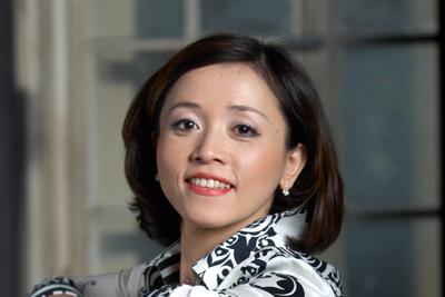 リュシールを演じる角田祐子