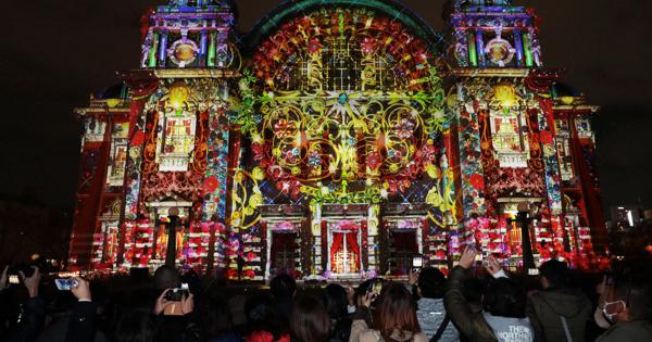 夜の闇に浮かぶ幻想的な光景 大阪市中央公会堂でプロジェクションマッピング 毎日新聞