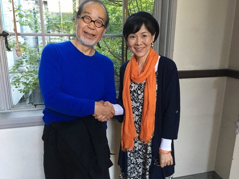 樋口直美さんと=東京都内で、鎌田さん提供