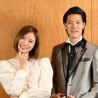 「サントリー1万人の第九」で合唱に挑戦する朝日奈央さん(左)とシラー「よろこびのうた」を朗読するお笑いコンビ「霜降り明星」の粗品さん=大阪市中央区で2019年12月1日、山田尚弘撮影