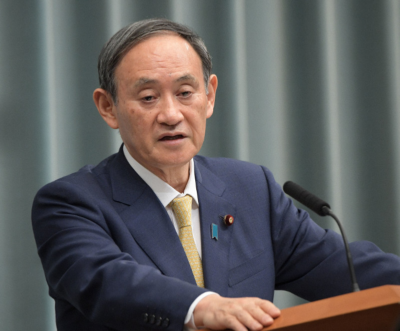 記者会見で質問に答える菅義偉官房長官=首相官邸で2019年12月16日午前11時22分、川田雅浩撮影