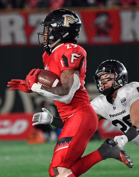 アメフトXボウル 富士通が4連覇 ライスボウルで関学大と対戦 | 毎日新聞