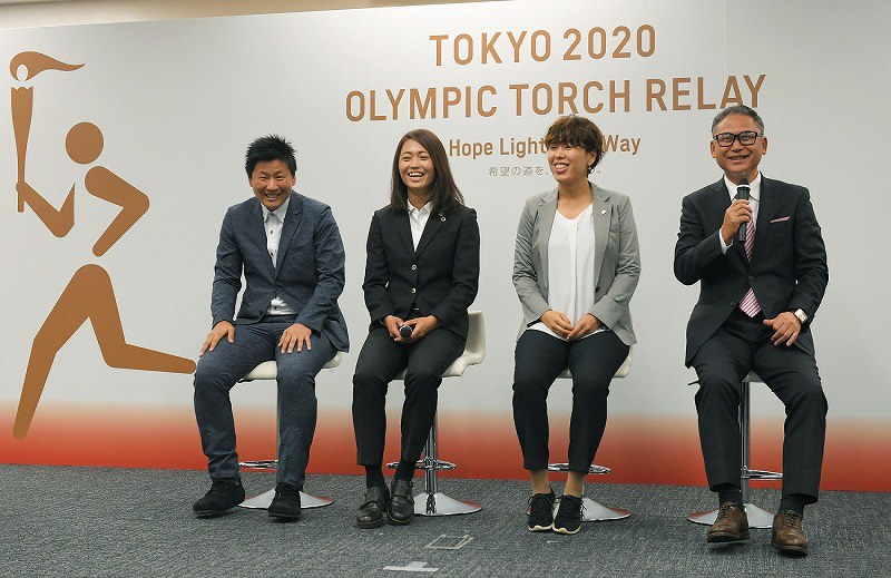 東京五輪聖火リレー 最初のランナーに なでしこジャパン 写真特集1 11 毎日新聞