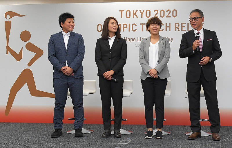 東京五輪聖火リレー 最初のランナーに なでしこジャパン 写真特集3 11 毎日新聞