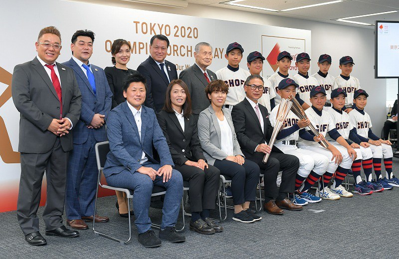 東京五輪聖火リレー 最初のランナーに なでしこジャパン 写真特集6 11 毎日新聞
