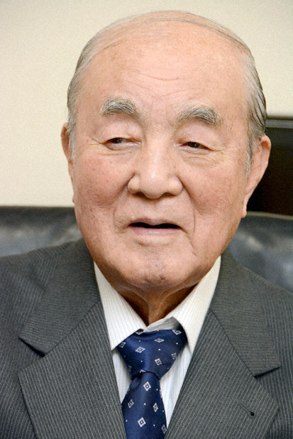 故中曽根元首相に「大勲位菊花章頸飾」を授与へ 日本の最高勲章 | 毎日新聞