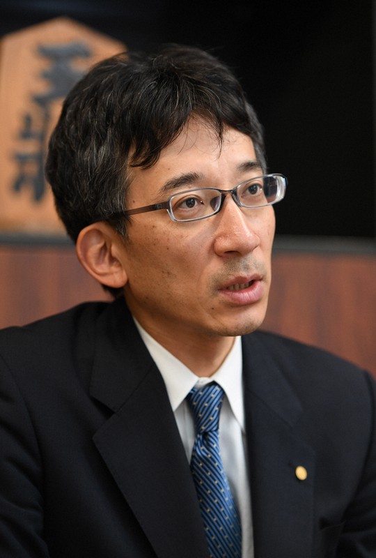 佐藤康光九段=東京都渋谷区で2017年6月16日、丸山博撮影