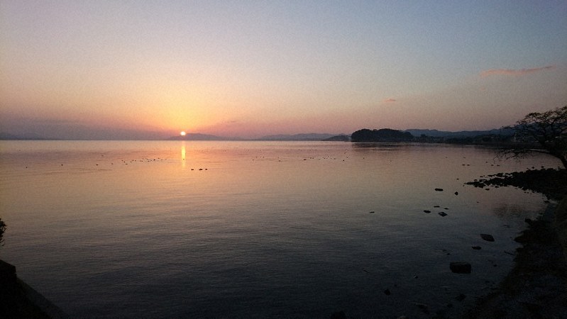 宍道湖。夕日の美しさで名高い=松江市浜佐田町で、鶴谷真撮影