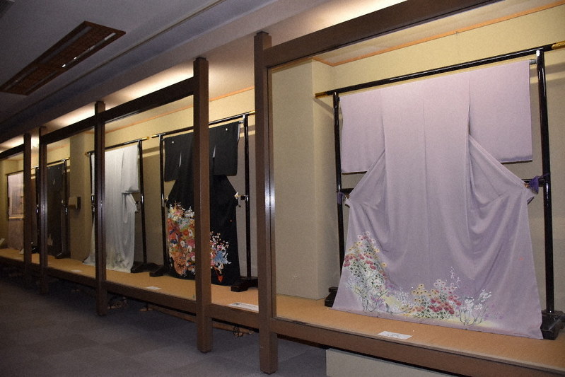 カメラ探訪 金沢市 加賀友禅会館 伝統の美 気軽に楽しむ 北陸 毎日新聞