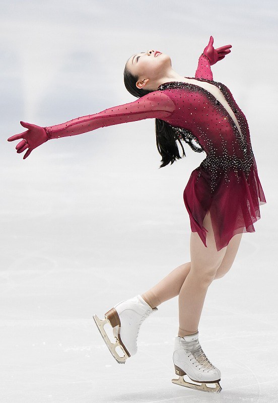 女子ＳＰで演技する紀平梨花＝東京・国立代々木競技場で２０１９年１２月１９日午後８時１８分、佐々木順一撮影