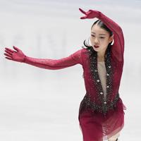 女子ＳＰで演技する紀平梨花＝東京・国立代々木競技場で２０１９年１２月１９日午後８時１６分、佐々木順一撮影