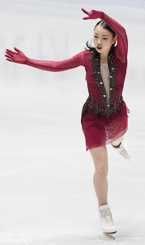 女子ＳＰで演技する紀平梨花＝東京・国立代々木競技場で２０１９年１２月１９日午後８時１６分、佐々木順一撮影