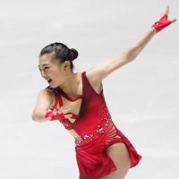 女子ＳＰで演技する坂本花織＝東京・国立代々木競技場で２０１９年１２月１９日、佐々木順一撮影