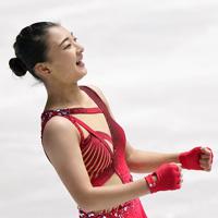 女子ＳＰの演技を終え、小さくガッツポーズする坂本花織＝東京・国立代々木競技場で２０１９年１２月１９日、佐々木順一撮影