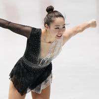 女子ＳＰで演技する樋口新葉＝東京・国立代々木競技場で２０１９年１２月１９日、佐々木順一撮影