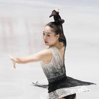 女子ＳＰで演技する樋口新葉＝東京・国立代々木競技場で２０１９年１２月１９日、佐々木順一撮影