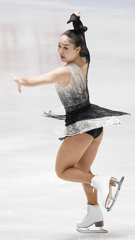女子ＳＰで演技する樋口新葉＝東京・国立代々木競技場で２０１９年１２月１９日、佐々木順一撮影
