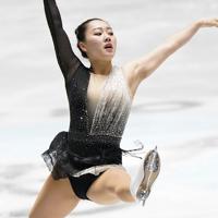 女子ＳＰで演技する樋口新葉＝東京・国立代々木競技場で２０１９年１２月１９日、佐々木順一撮影