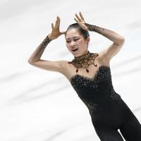 女子ＳＰで演技する宮原知子＝東京・国立代々木競技場で２０１９年１２月１９日、佐々木順一撮影
