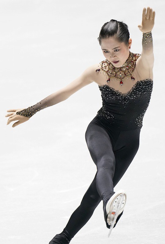 女子ＳＰで演技する宮原知子＝東京・国立代々木競技場で２０１９年１２月１９日、佐々木順一撮影