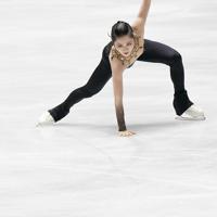 女子ＳＰで演技する宮原知子＝東京・国立代々木競技場で２０１９年１２月１９日、佐々木順一撮影