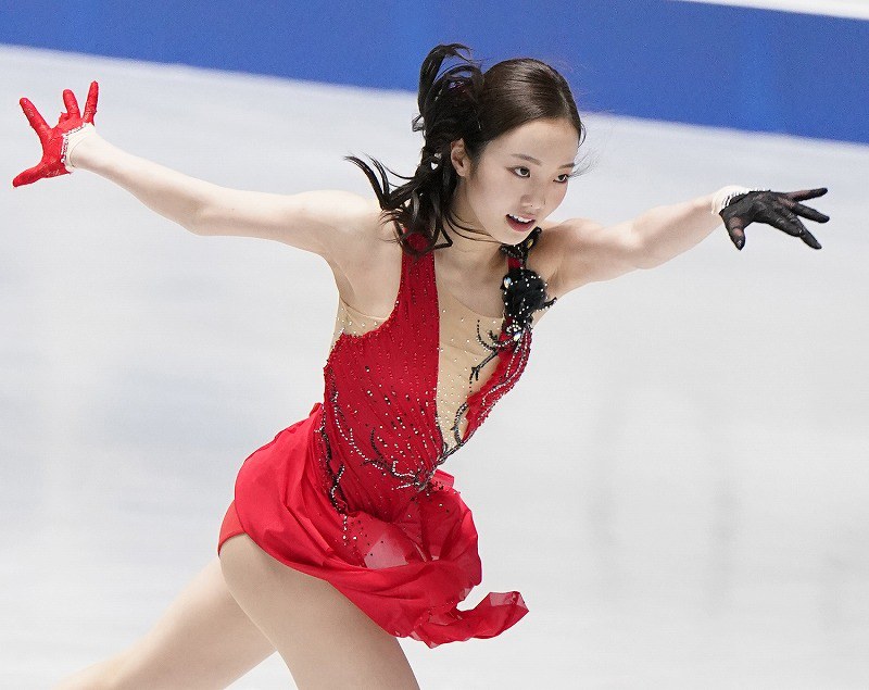 女子ＳＰで演技する本田真凜＝東京・国立代々木競技場で２０１９年１２月１９日、佐々木順一撮影